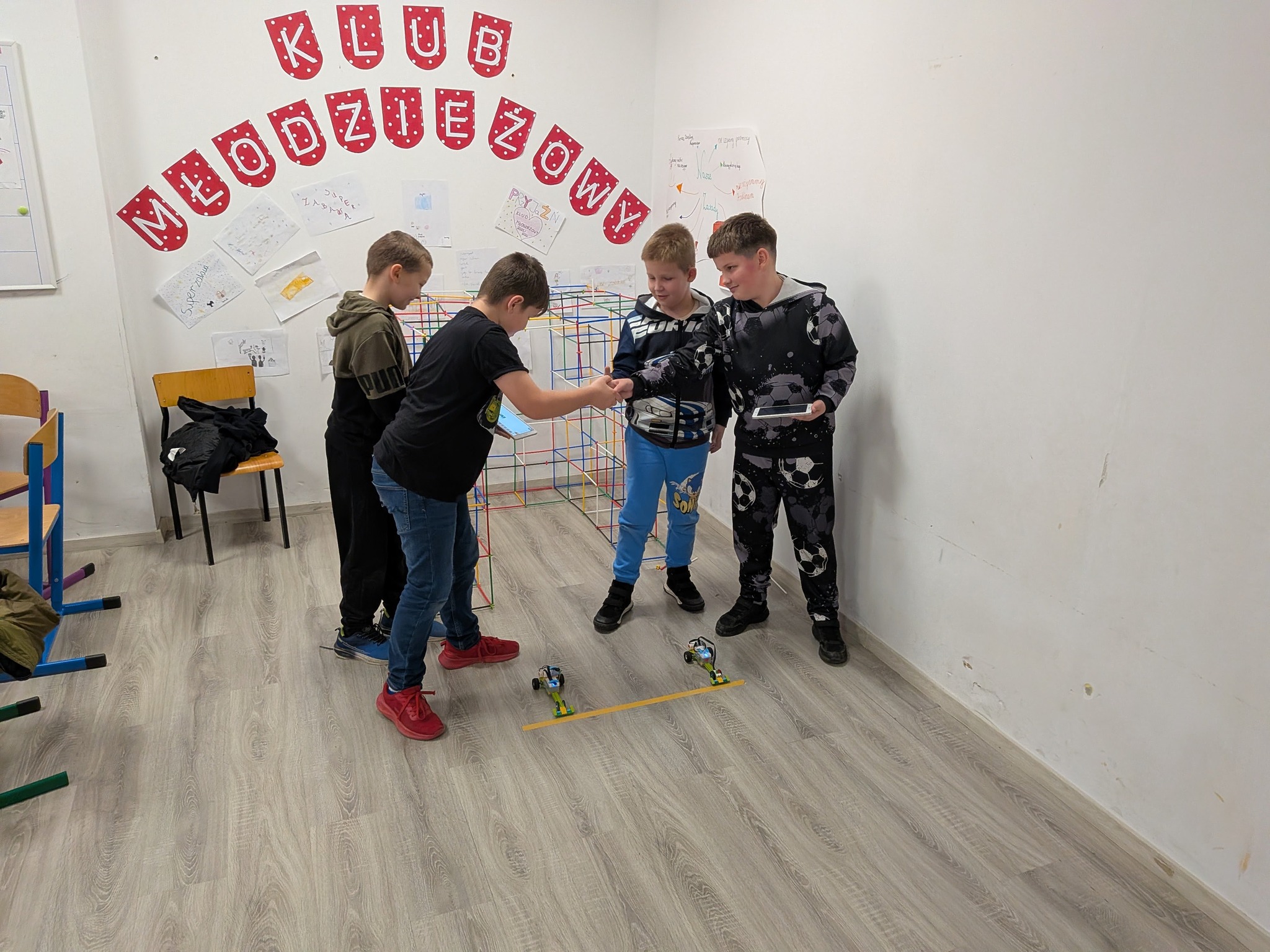 Klub Młodzieżowy: Robotyka