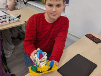 Klub Młodzieżowy: Robotyka